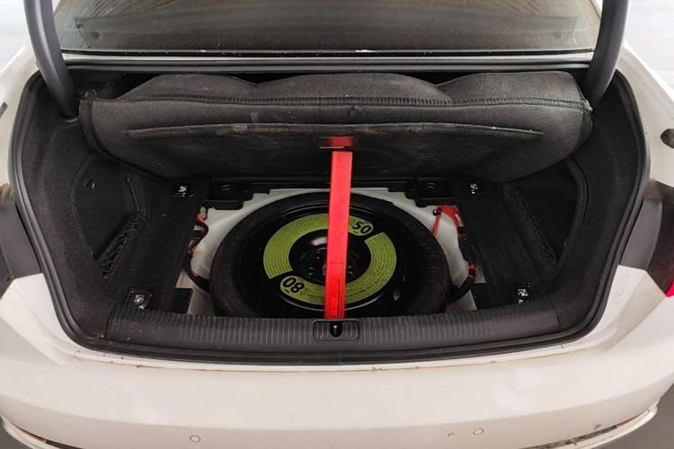 Used Audi A4L 2019 40 TFSI Fashion Edition China VI Emission Standard Trunk
