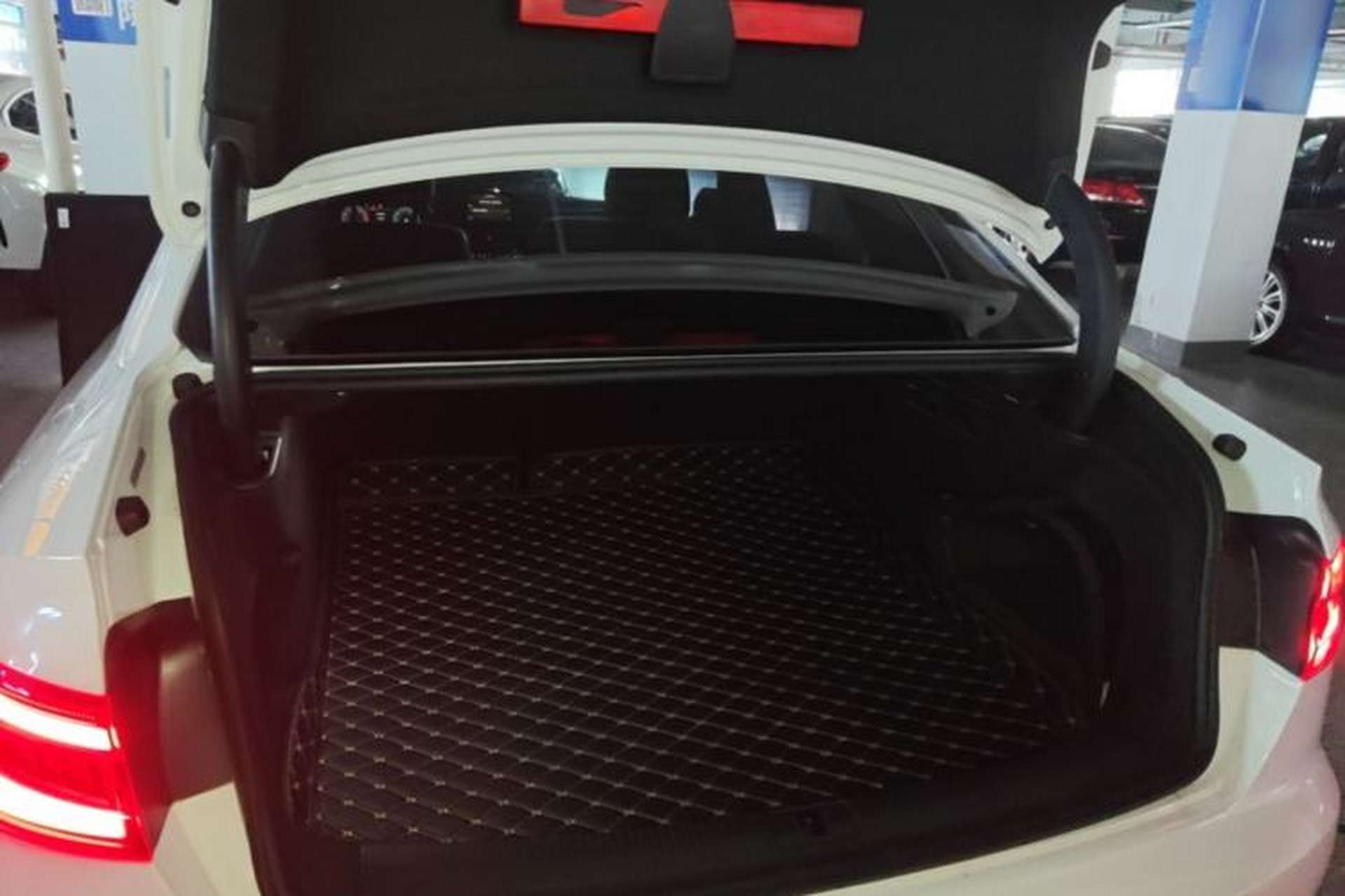 Used Audi A4L 2019 40 TFSI Ambition China VI Trunk