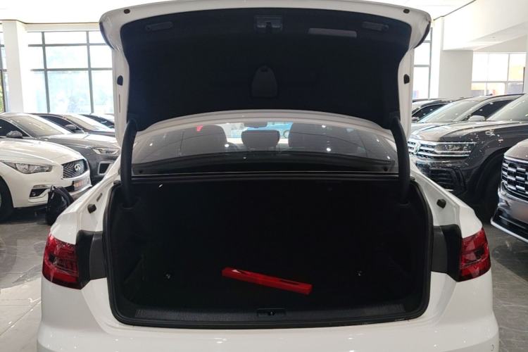 Used Audi A4L 2019 40 TFSI Fashion Edition China VI Emission Standard Trunk