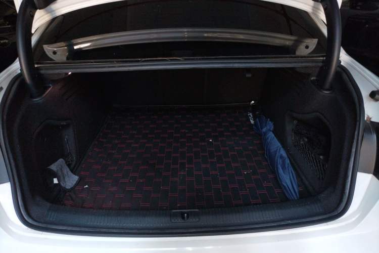 Used Audi A4L 2019 40 TFSI Fashion Edition China VI Emission Standard Trunk