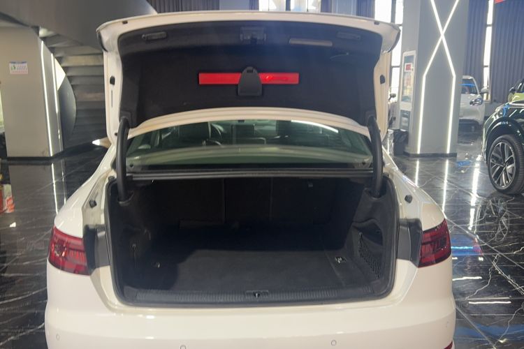 Used Audi A4L 2019 40 TFSI Fashion Edition China VI Emission Standard Trunk