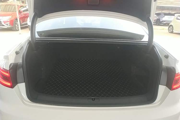 Used Audi A4L 2019 40 TFSI Fashion Version China V Trunk
