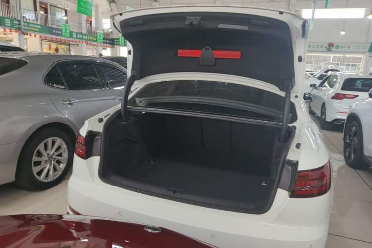 Used Audi A4L 2019 40 TFSI Ambition China VI Trunk