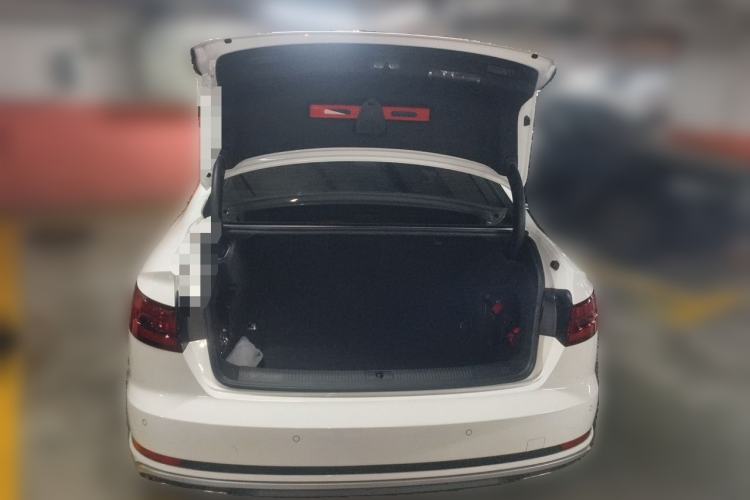 Used Audi A4L 2019 40 TFSI Fashion Edition China VI Emission Standard Trunk
