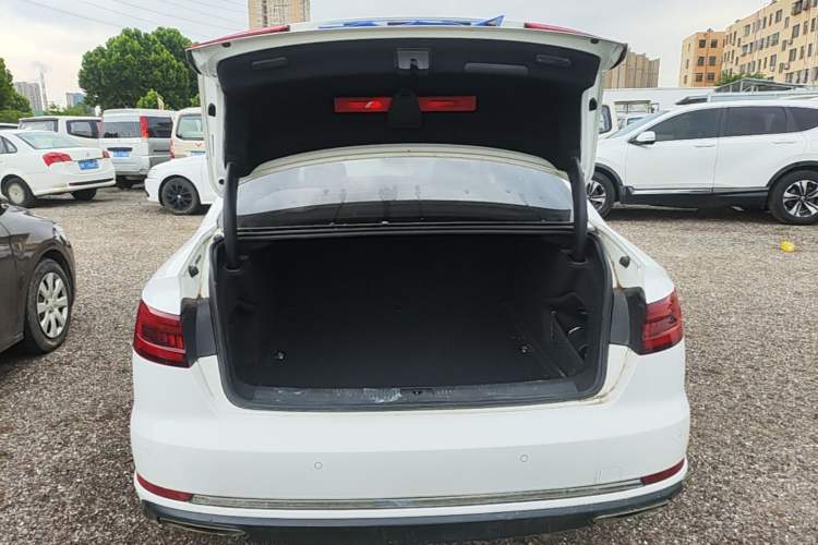 Used Audi A4L 2019 40 TFSI Ambition China VI Trunk