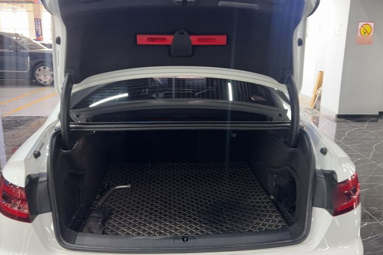 Used Audi A4L 2019 40 TFSI Fashion Edition China VI Emission Standard Trunk