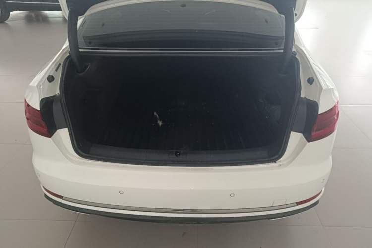 Used Audi A4L 2019 40 TFSI Ambition China VI Trunk