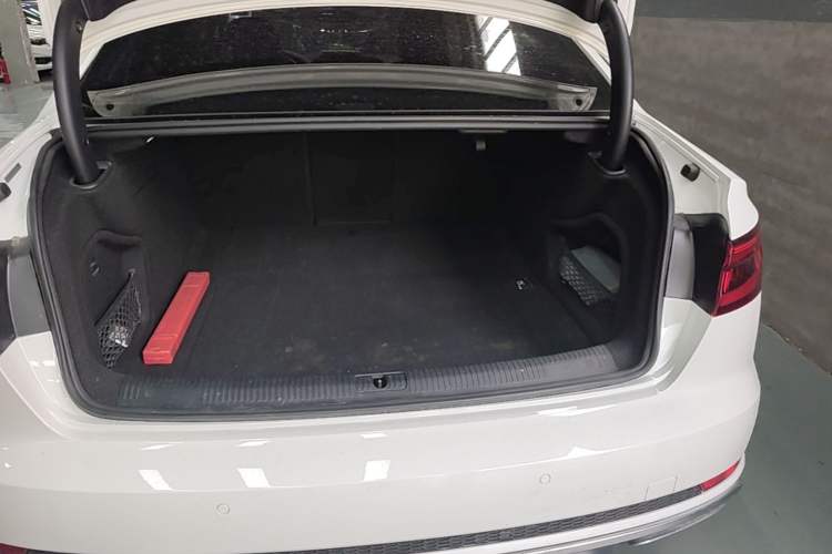 Used Audi A4L 2019 40 TFSI Fashion Edition China VI Emission Standard Trunk