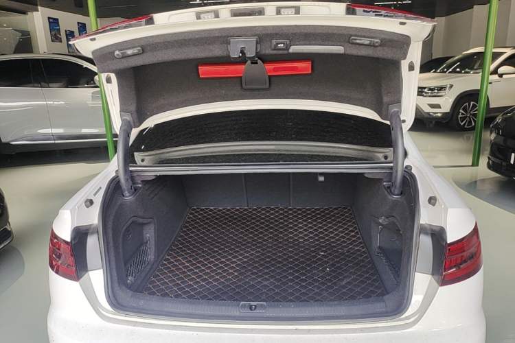 Used Audi A4L 2019 40 TFSI Fashion Version China V Trunk
