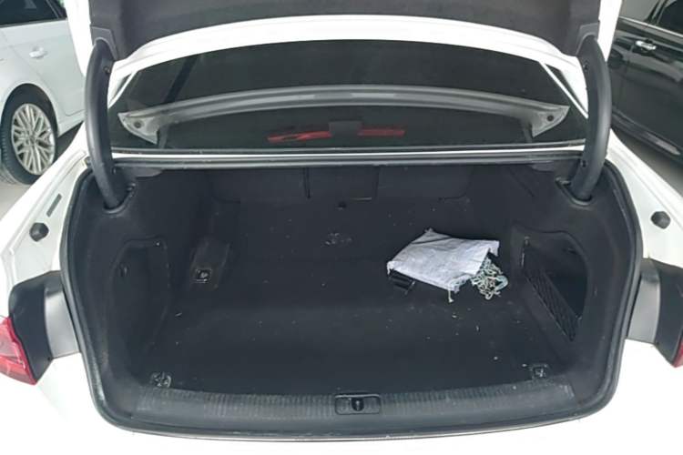 Used Audi A4L 2019 40 TFSI Ambition China VI Trunk