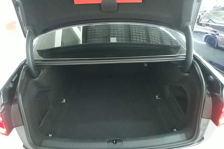 Used Audi A4L 2019 40 TFSI Fashion Edition China VI Emission Standard Trunk