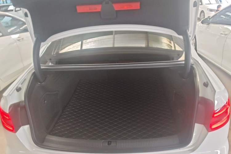 Used Audi A4L 2019 40 TFSI Ambition China VI Trunk