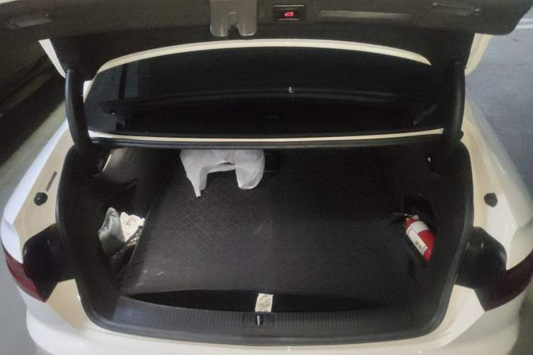 Used Audi A4L 2019 40 TFSI Fashion Edition China VI Emission Standard Trunk