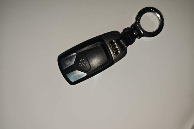 Used Audi A4L 2019 40 TFSI Ambition China VI Vehicle Key