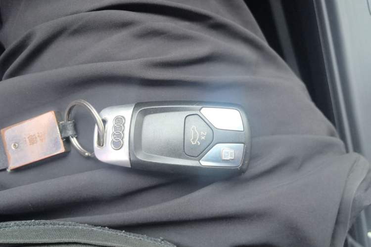 Used Audi A4L 2019 40 TFSI Fashion Edition China VI Emission Standard Vehicle Key