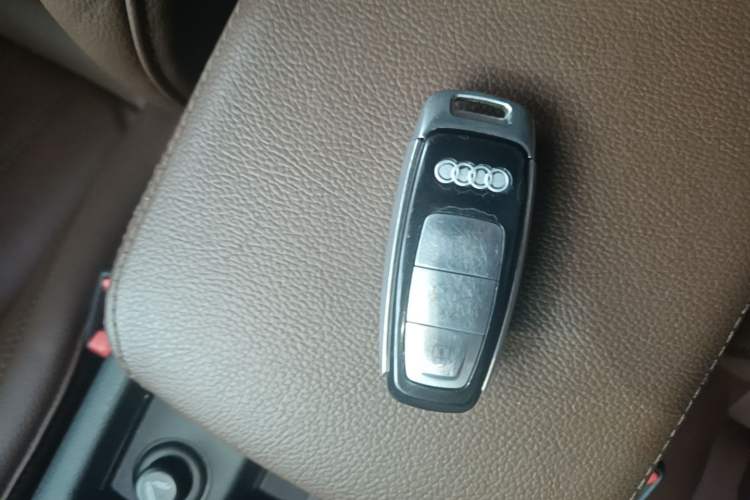 Used Audi A4L 2019 40 TFSI Ambition China VI Vehicle Key