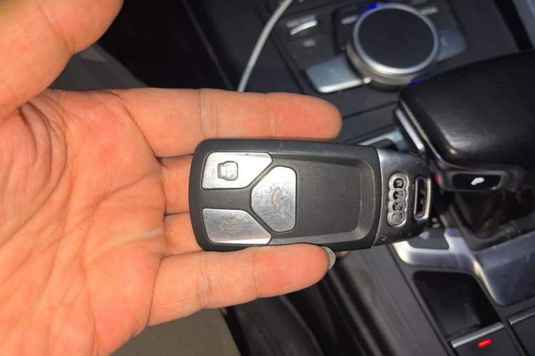 Used Audi A4L 2019 40 TFSI Fashion Edition China VI Emission Standard Vehicle Key