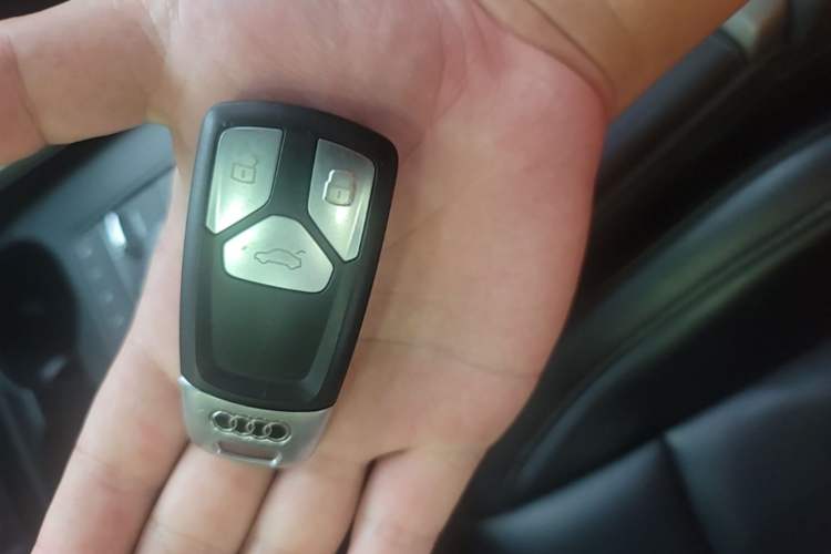 Used Audi A4L 2019 40 TFSI Ambition China VI Vehicle Key