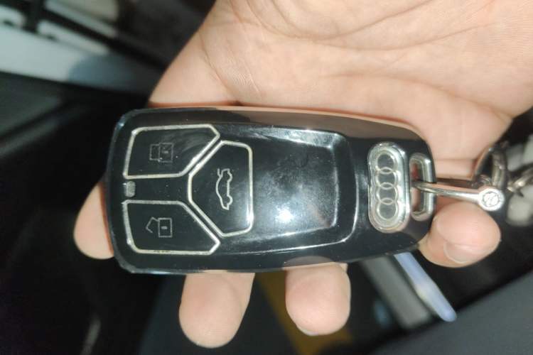 Used Audi A4L 2019 40 TFSI Ambition China VI Vehicle Key