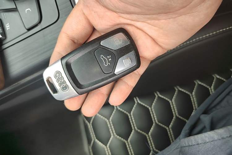 Used Audi A4L 2019 40 TFSI Ambition China VI Vehicle Key