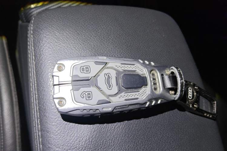 Used Audi A4L 2019 40 TFSI Ambition Version China V Vehicle Key