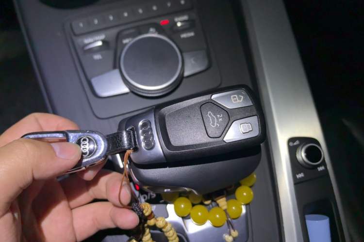 Used Audi A4L 2019 40 TFSI Fashion Edition China VI Emission Standard Vehicle Key