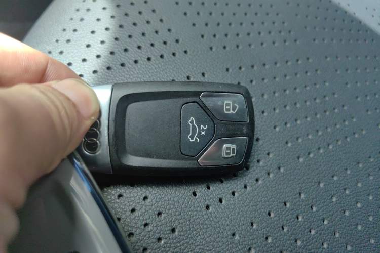 Used Audi A4L 2019 40 TFSI Fashion Version China V Vehicle Key