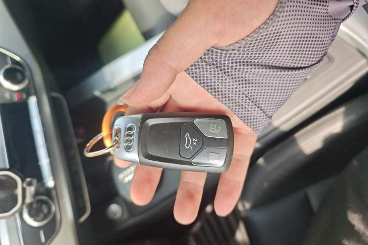 Used Audi A4L 2019 40 TFSI Fashion Edition China VI Emission Standard Vehicle Key