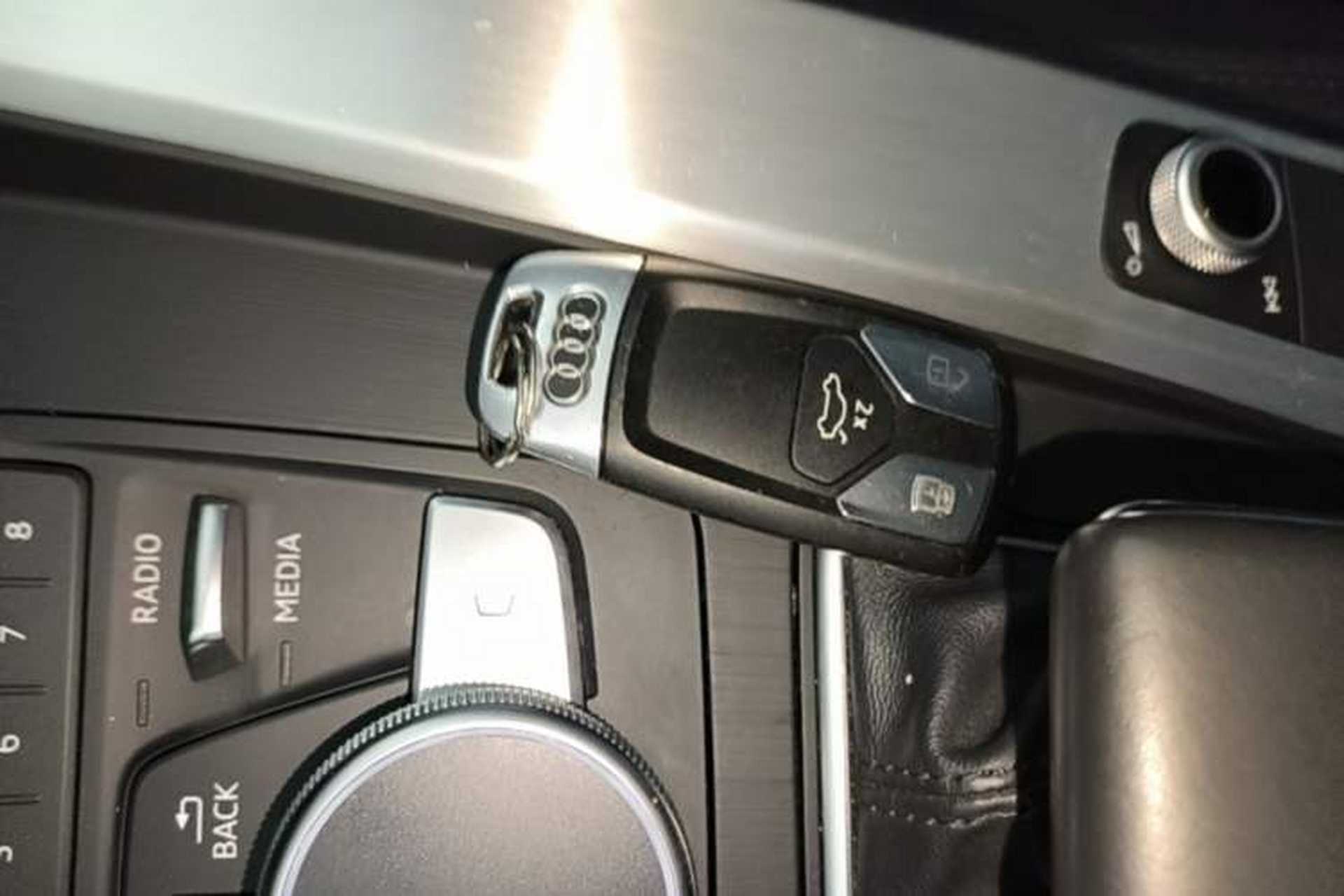 Used Audi A4L 2019 40 TFSI Fashion Edition China VI Emission Standard Vehicle Key