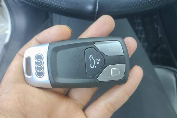 Used Audi A4L 2019 40 TFSI Fashion Edition China VI Emission Standard Vehicle Key