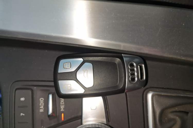 Used Audi A4L 2019 40 TFSI Sporty Version China VI Vehicle Key