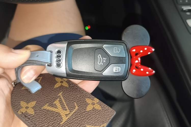 Used Audi A4L 2019 40 TFSI Fashion Edition China VI Emission Standard Vehicle Key