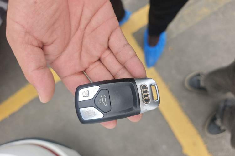 Used Audi A4L 2019 40 TFSI Ambition China VI Vehicle Key