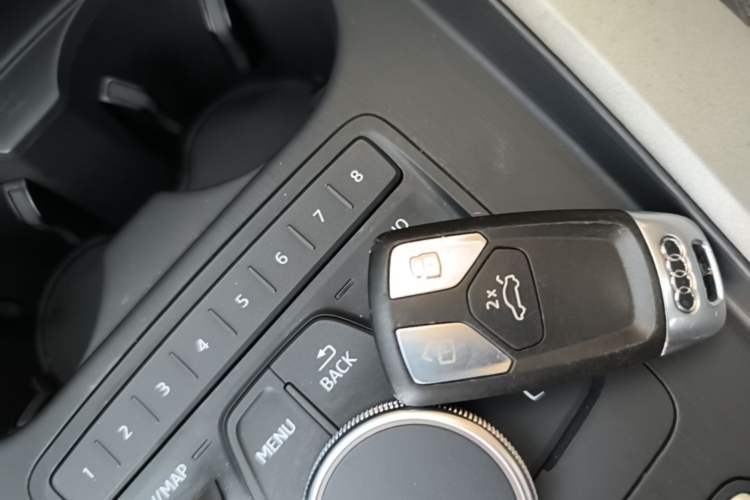 Used Audi A4L 2019 40 TFSI Ambition China VI Vehicle Key
