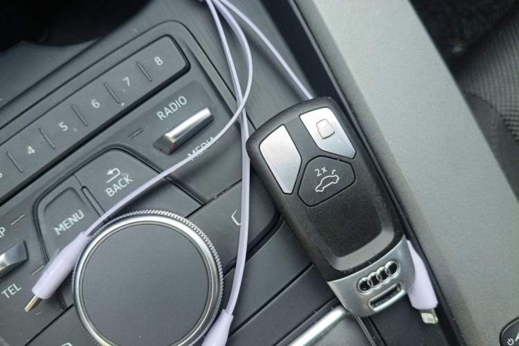 Used Audi A4L 2019 40 TFSI Ambition China VI Vehicle Key