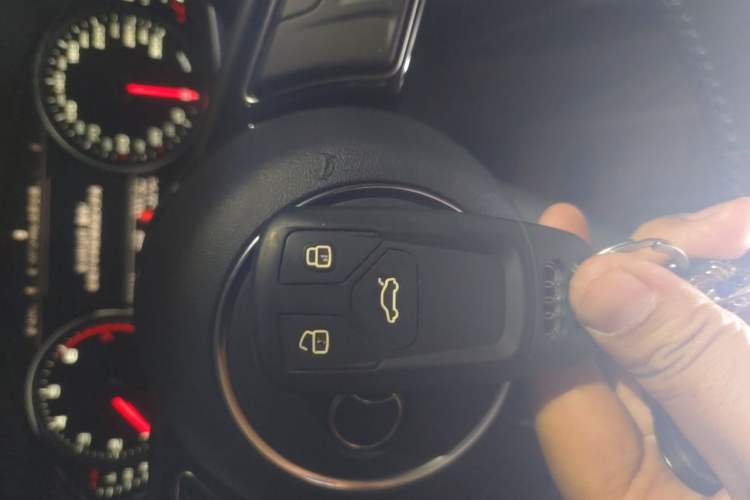 Used Audi A4L 2019 40 TFSI Ambition China VI Vehicle Key