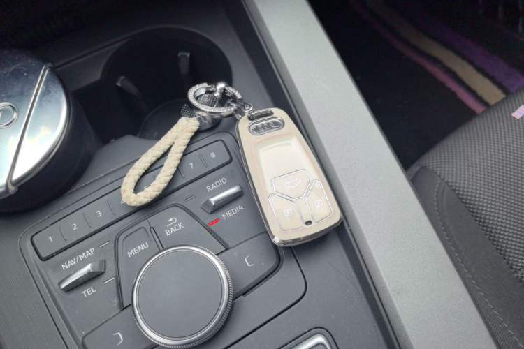Used Audi A4L 2019 40 TFSI Fashion Version China V Vehicle Key