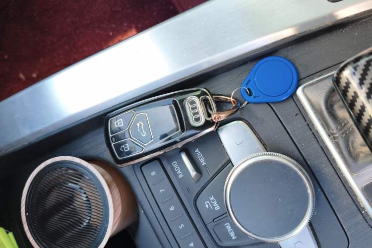 Used Audi A4L 2019 40 TFSI Fashion Edition China VI Emission Standard Vehicle Key