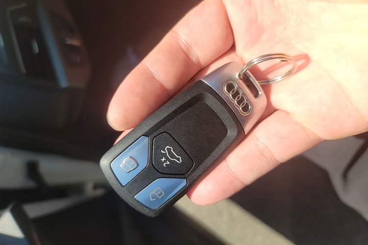 Used Audi A4L 2019 40 TFSI Ambition China VI Vehicle Key