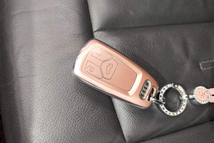 Used Audi A4L 2019 40 TFSI Fashion Edition China VI Emission Standard Vehicle Key