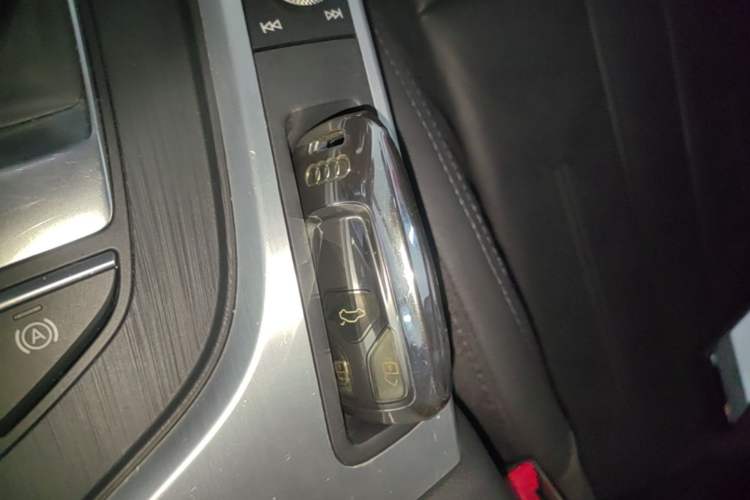 Used Audi A4L 2019 40 TFSI Fashion Version China V Vehicle Key
