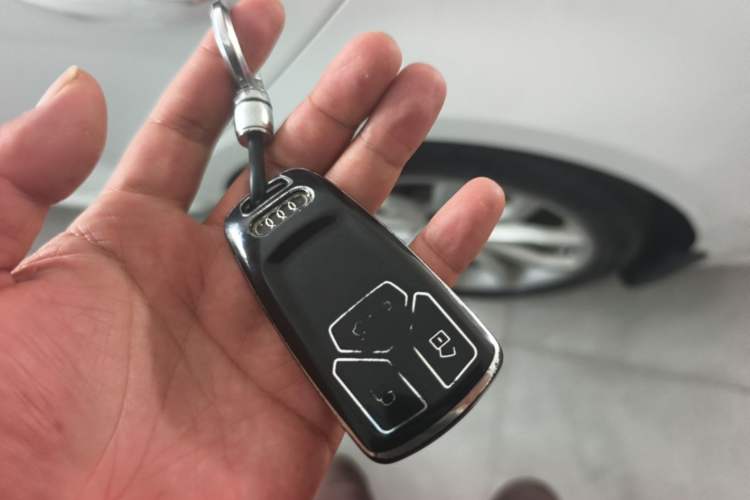 Used Audi A4L 2019 40 TFSI Fashion Edition China VI Emission Standard Vehicle Key