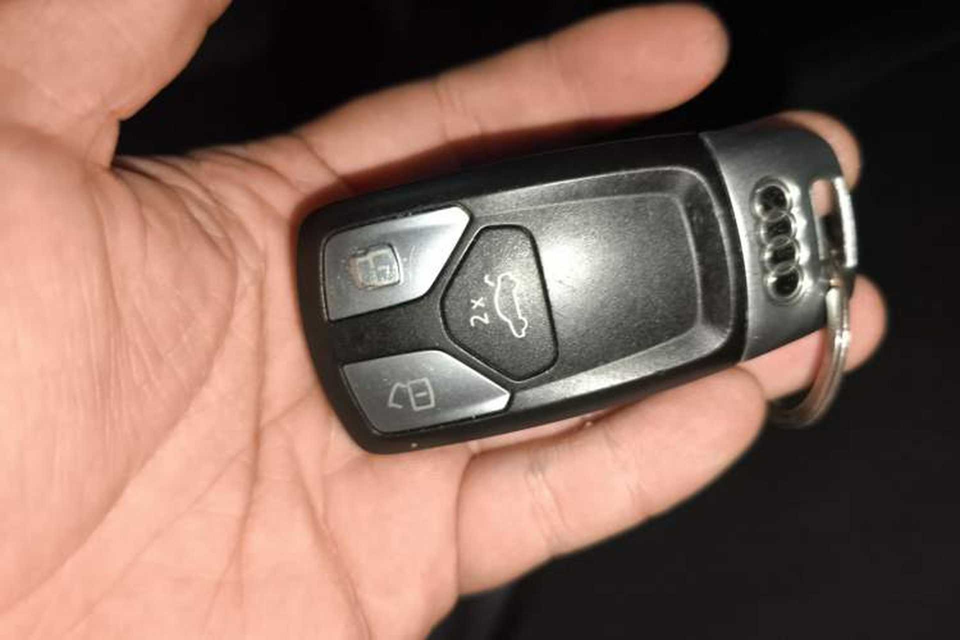 Used Audi A4L 2019 40 TFSI Fashion Edition China VI Emission Standard Vehicle Key