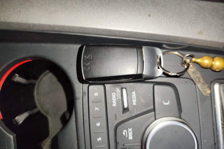 Used Audi A4L 2019 40 TFSI Ambition China VI Vehicle Key