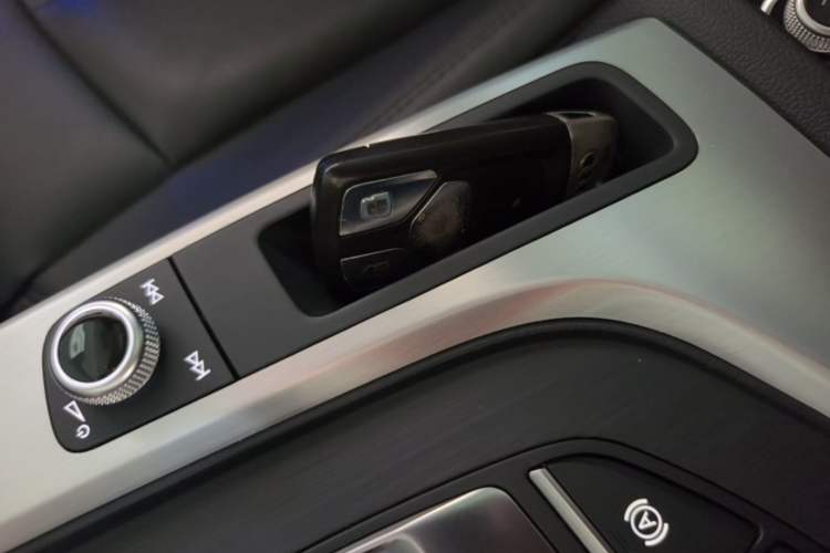 Used Audi A4L 2019 40 TFSI Fashion Edition China VI Emission Standard Vehicle Key