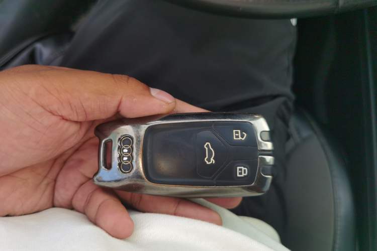 Used Audi A4L 2019 40 TFSI Ambition China VI Vehicle Key