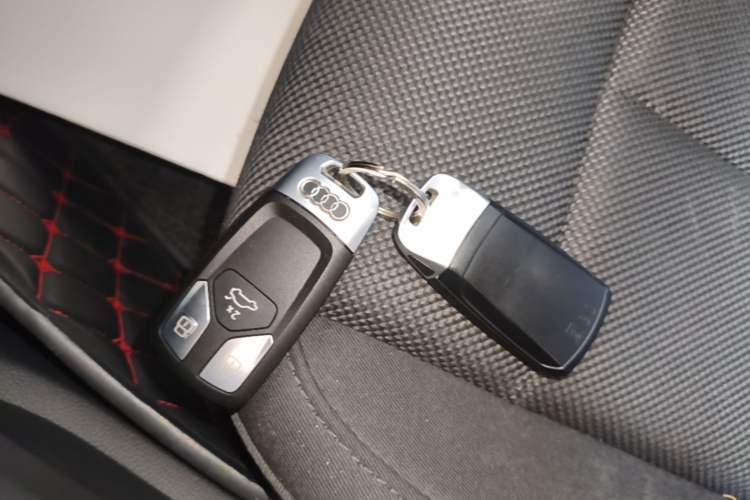Used Audi A4L 2019 40 TFSI Ambition China VI Vehicle Key