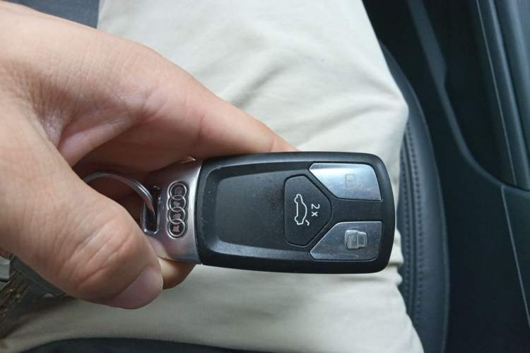 Used Audi A4L 2019 40 TFSI Fashion Edition China VI Emission Standard Vehicle Key
