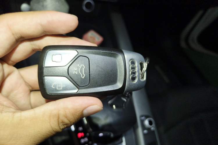 Used Audi A4L 2019 40 TFSI Ambition China VI Vehicle Key
