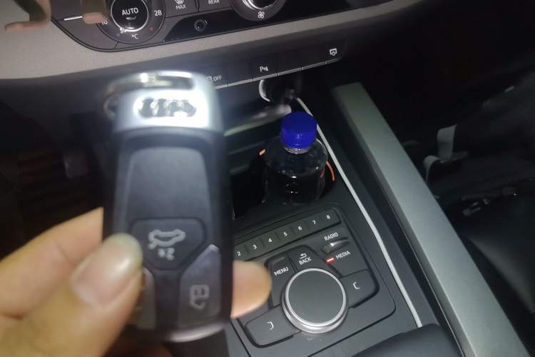 Used Audi A4L 2019 40 TFSI Ambition China VI Vehicle Key